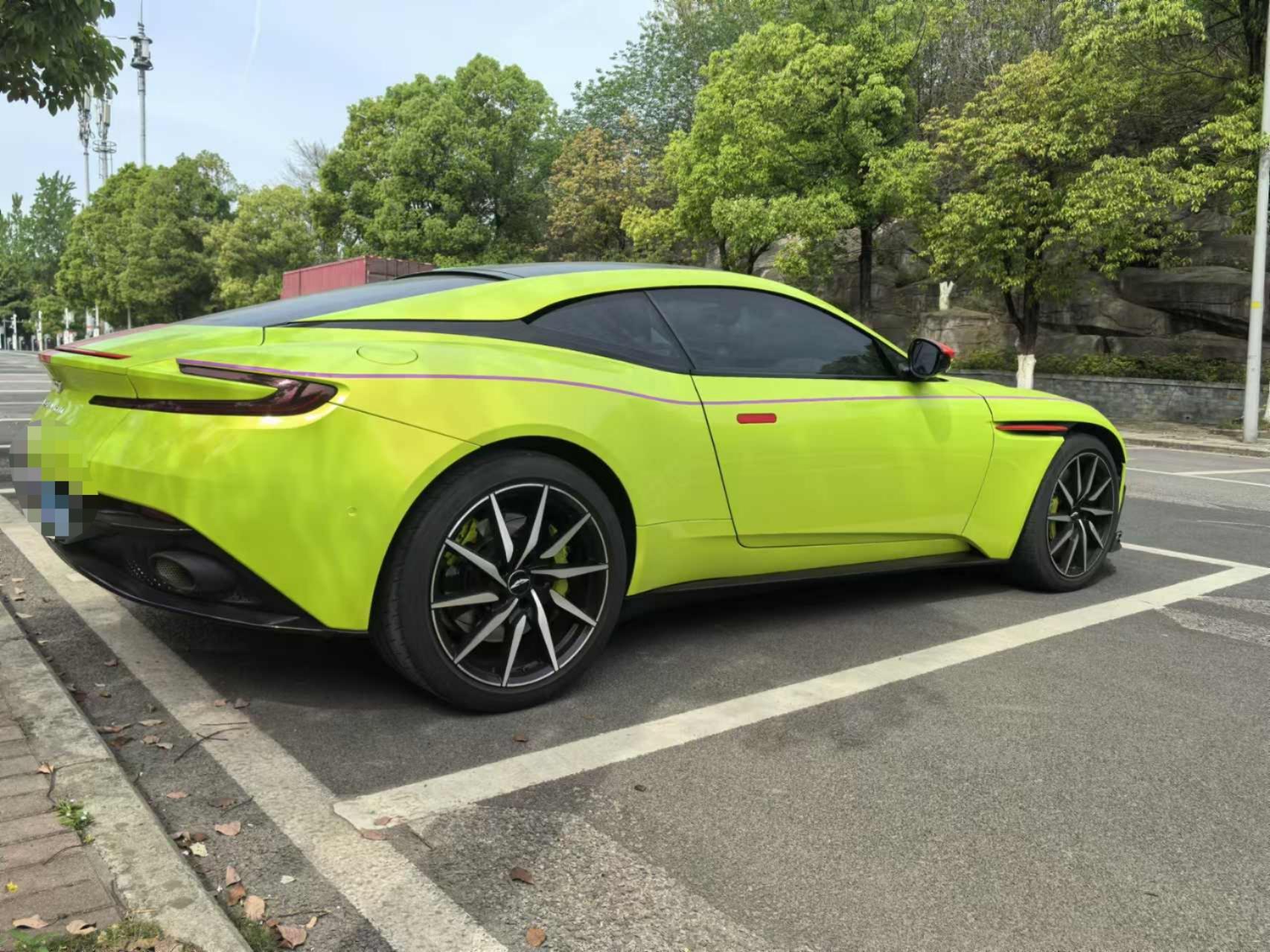 二手阿斯顿·马丁 DB11 蓝色/白/红双拼 2020款 4.0T V8 Coupe