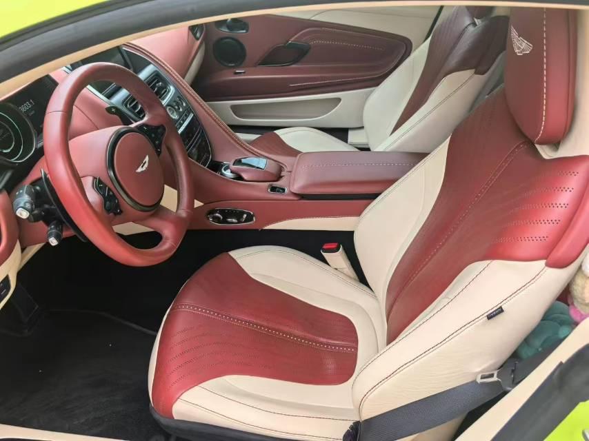 二手阿斯顿·马丁 DB11 蓝色/白/红双拼 2020款 4.0T V8 Coupe