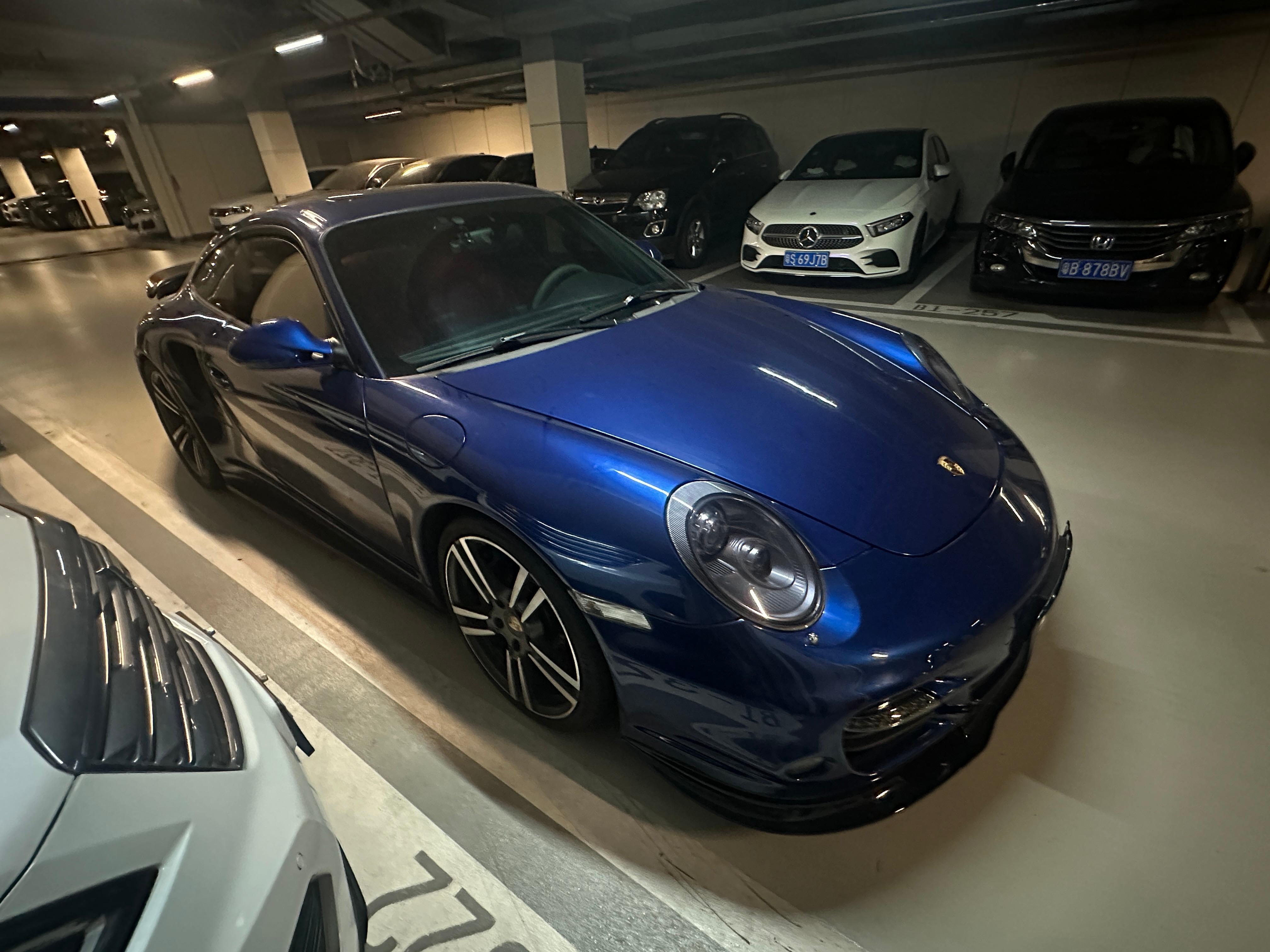 二手保时捷 911 蓝色/红色 Turbo 中规版