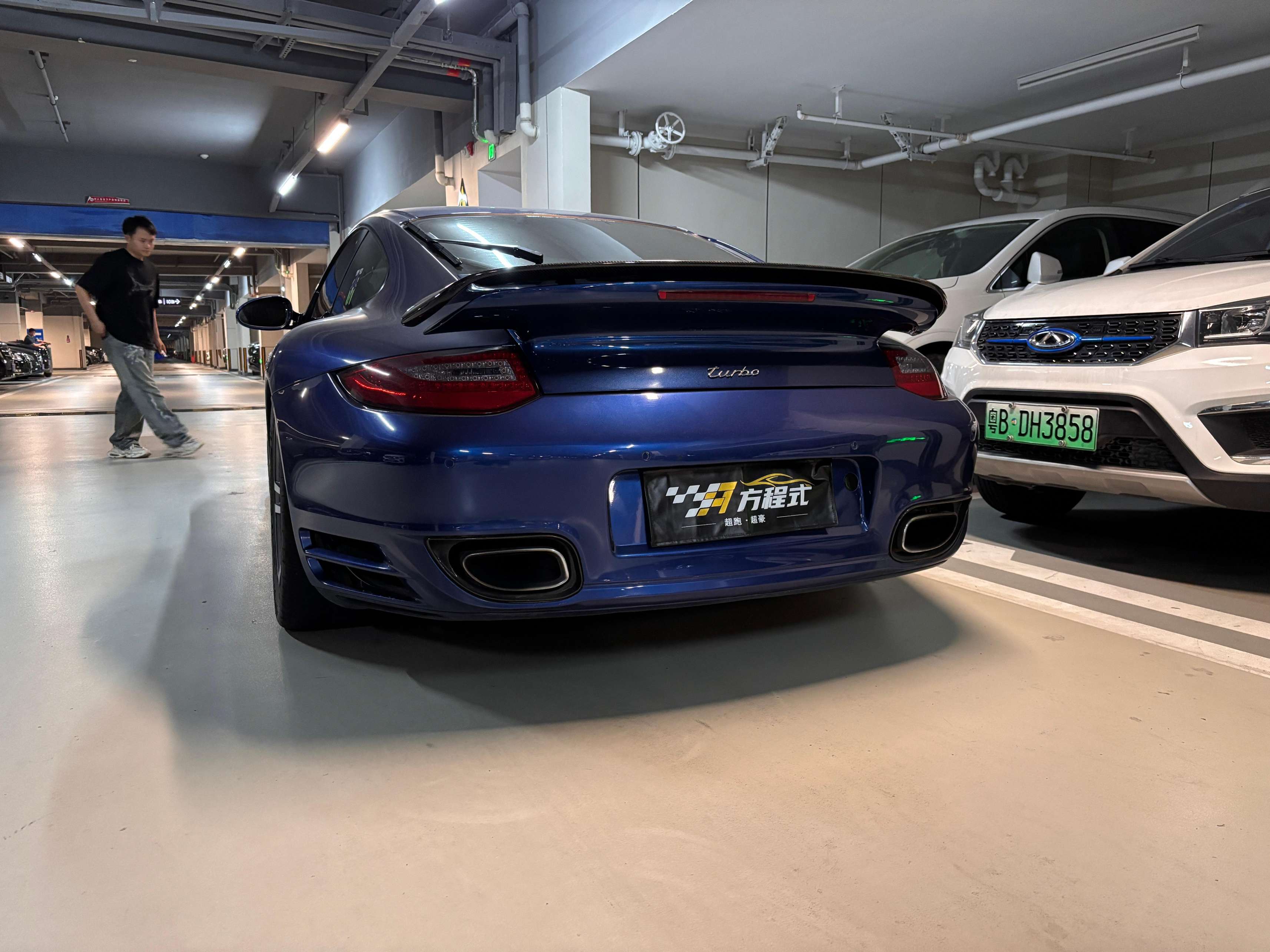 二手保时捷 911 蓝色/红色 Turbo 中规版