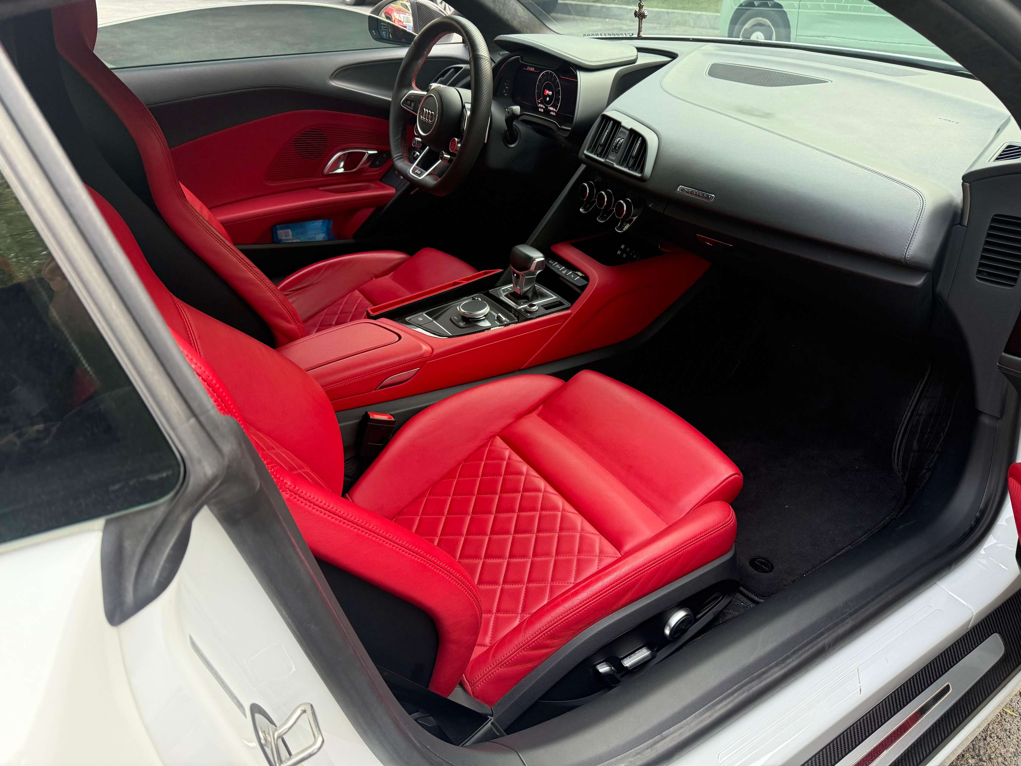 二手奥迪 R8 白色/红色 2016款 V10 Coupe Performance