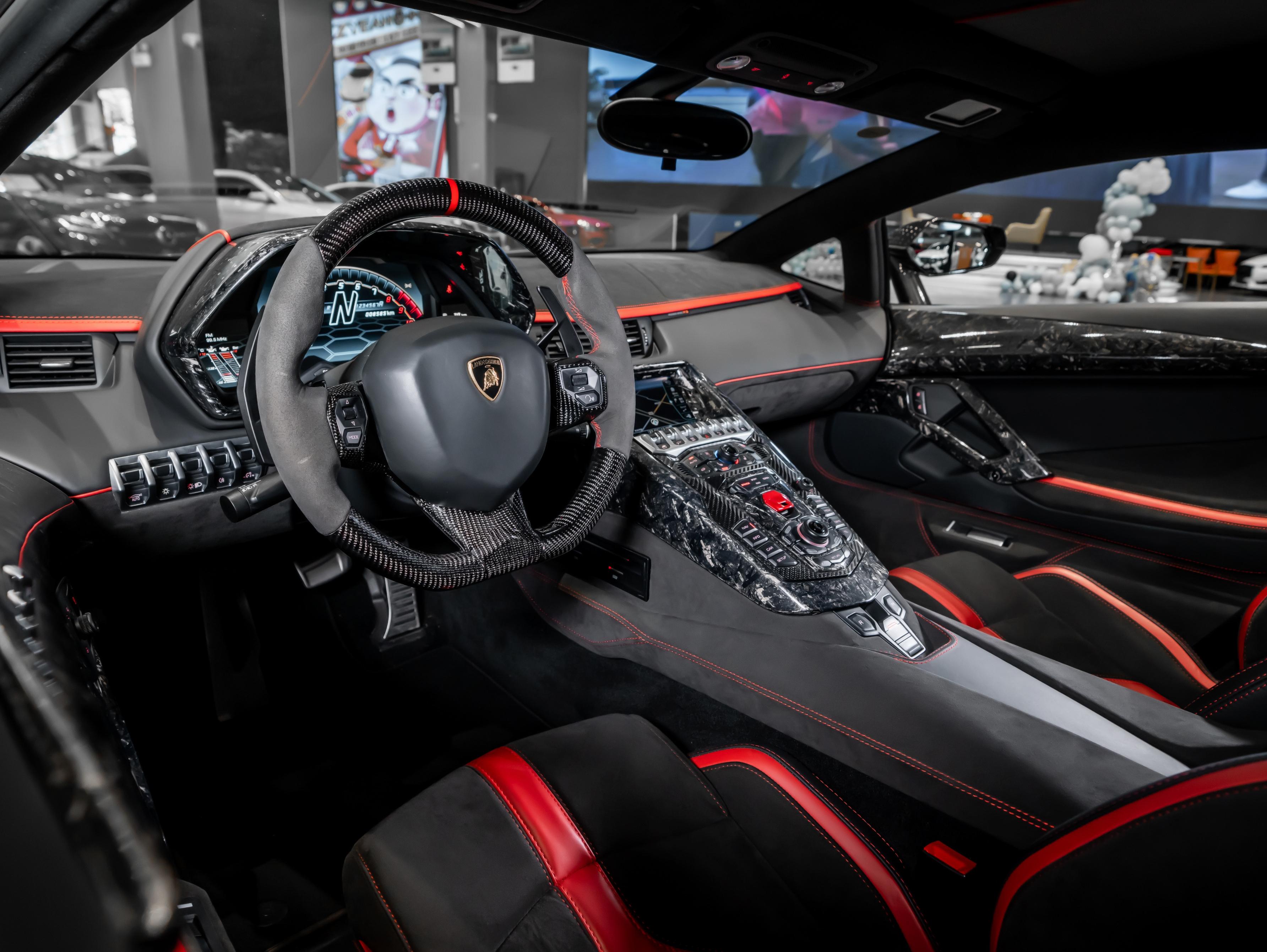 二手兰博基尼 Aventador 橙色/黑色 2017款 Aventador S