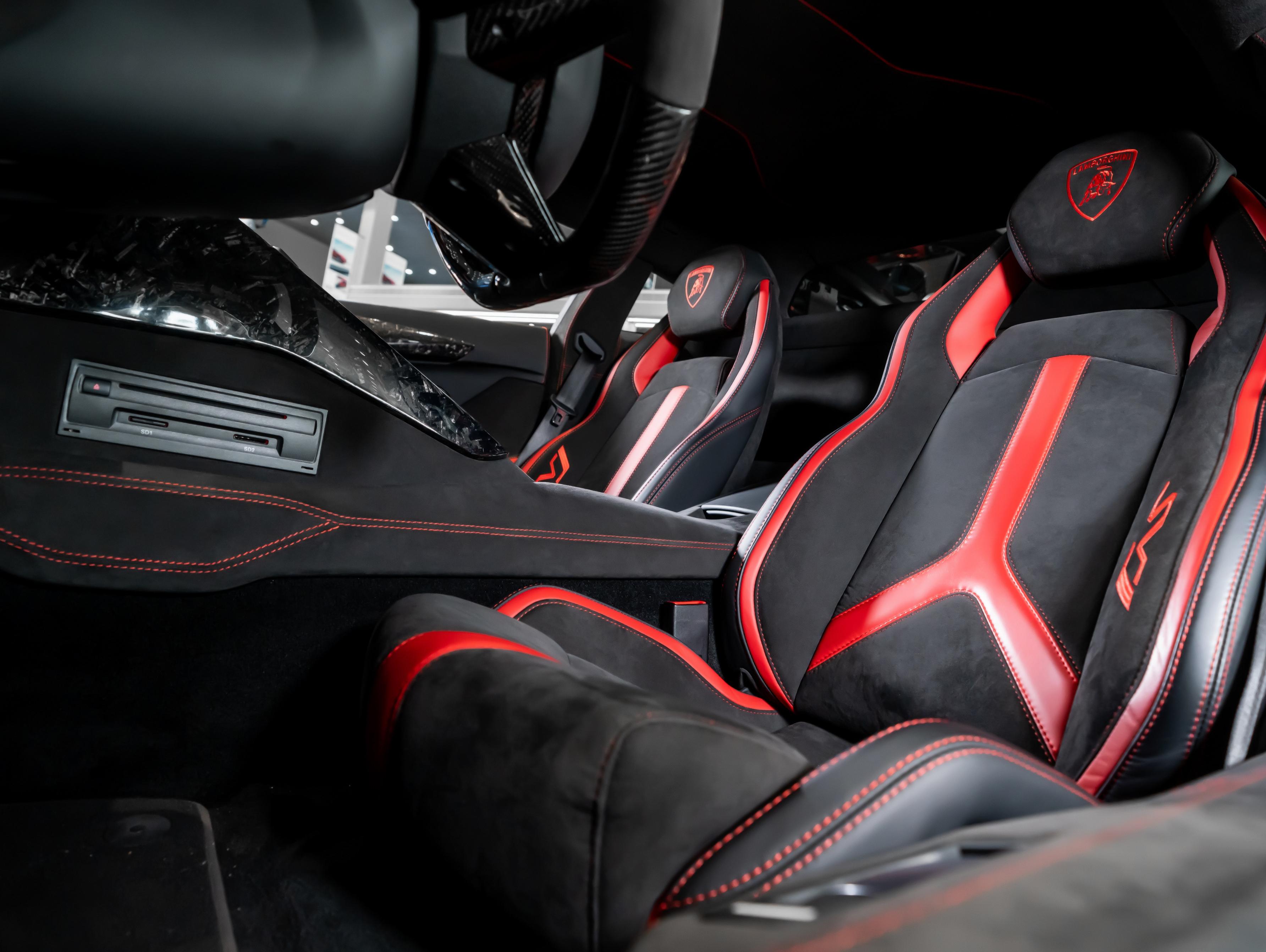 二手兰博基尼 Aventador 橙色/黑色 2017款 Aventador S