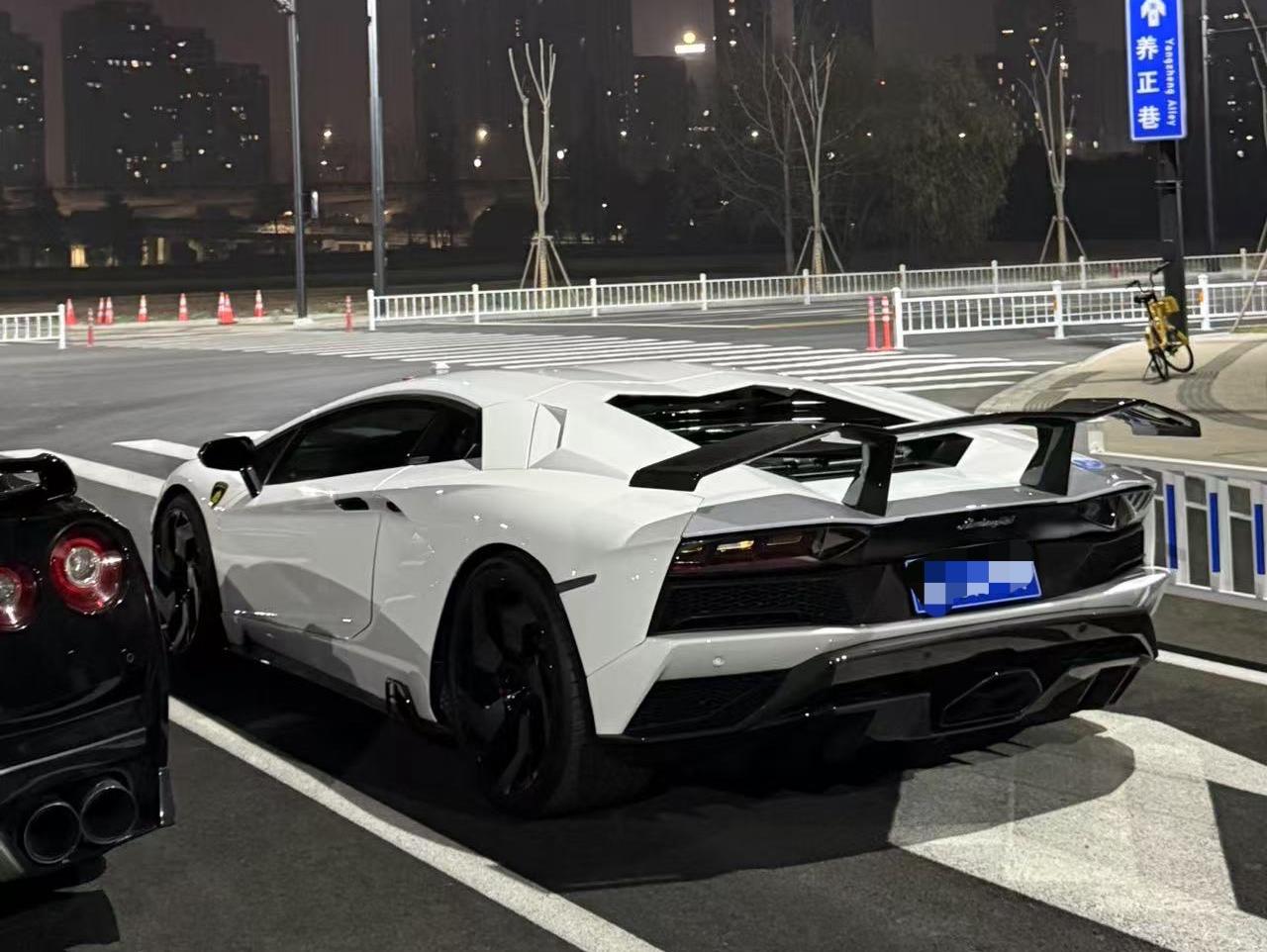 二手兰博基尼 Aventador 白色/黑色 2017款 Aventador S