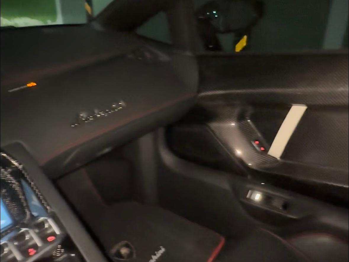 二手兰博基尼 Aventador 白色/黑色 2017款 Aventador S