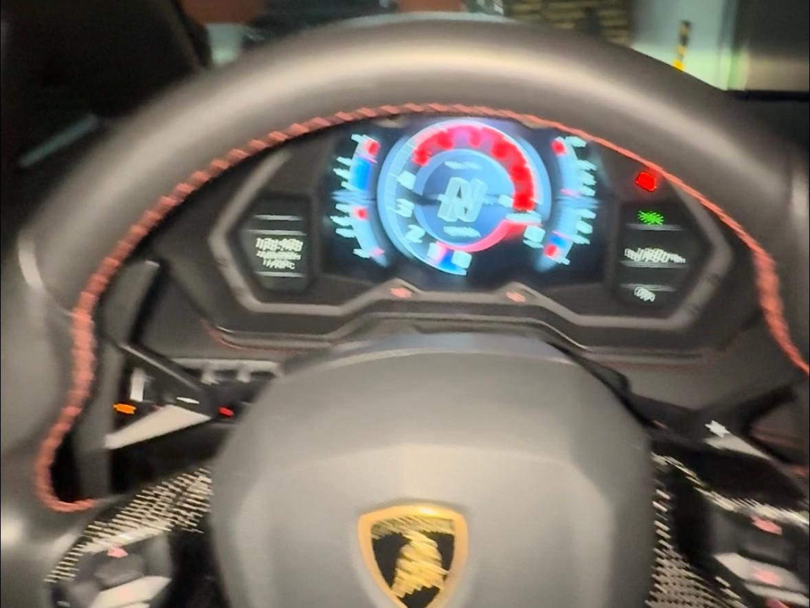 二手兰博基尼 Aventador 白色/黑色 2017款 Aventador S