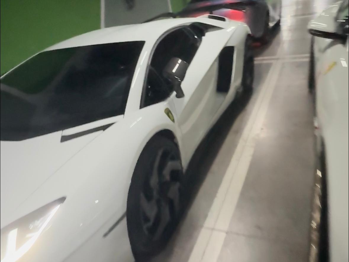 二手兰博基尼 Aventador 白色/黑色 2017款 Aventador S