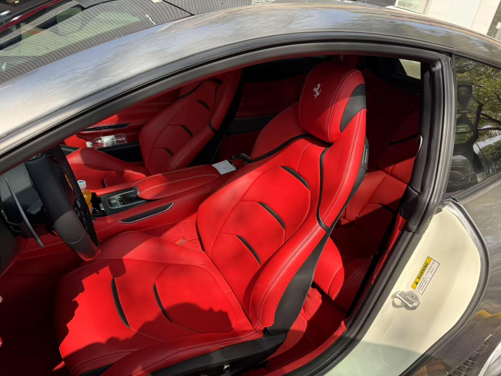 二手法拉利 GTC4 Lusso 白色/红色 2017款 3.9T V8