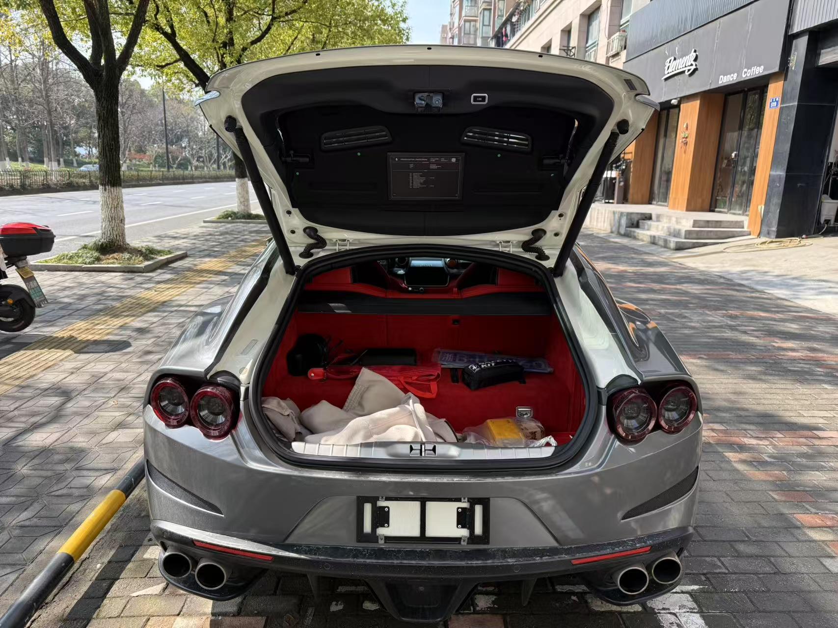 二手法拉利 GTC4 Lusso 白色/红色 2017款 3.9T V8