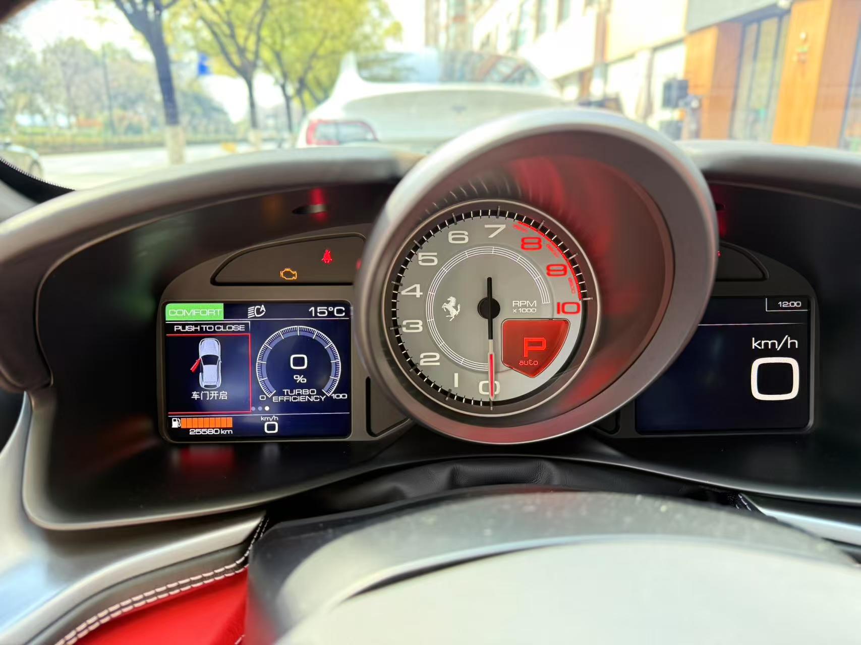 二手法拉利 GTC4 Lusso 白色/红色 2017款 3.9T V8