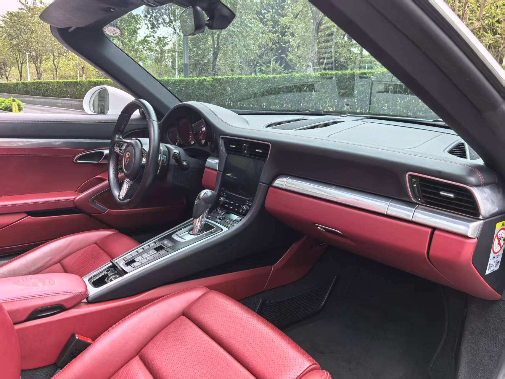 二手保时捷 911 白色/黑红 2016款 Carrera Cabriolet 3.0T