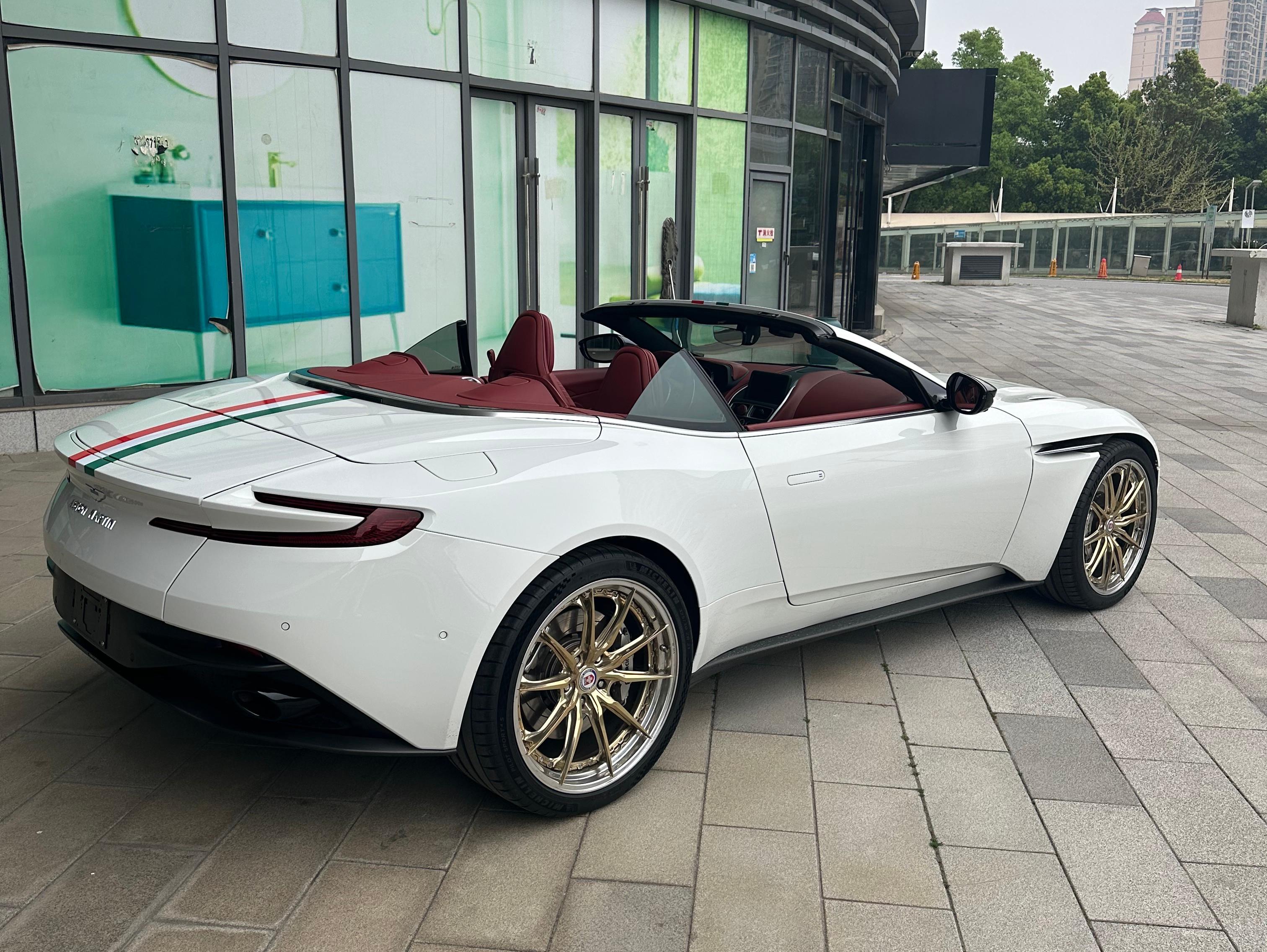 二手阿斯顿·马丁 DB11 冰川白/红色 2023款 4.0T V8 Volante