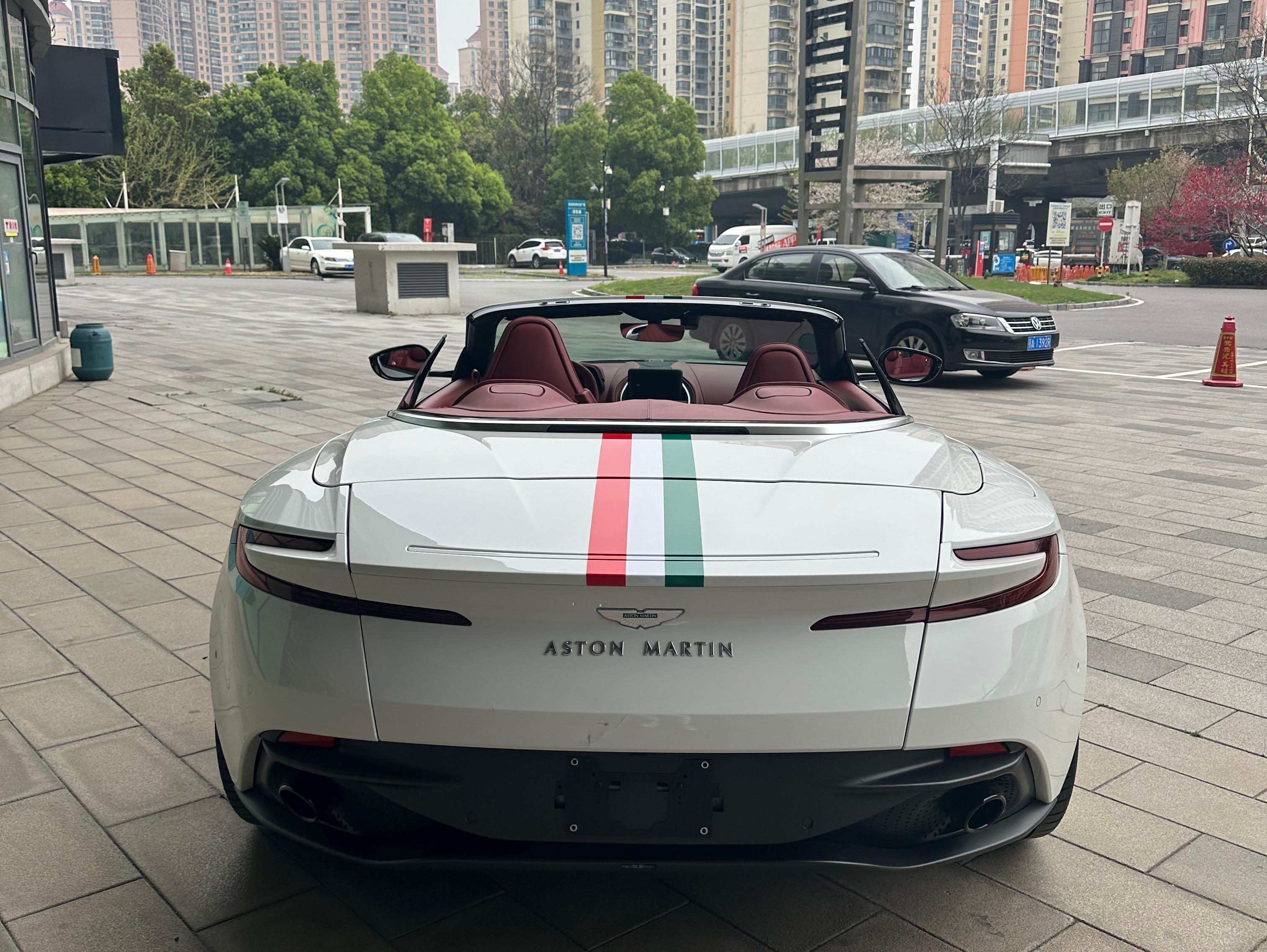 二手阿斯顿·马丁 DB11 冰川白/红色 2023款 4.0T V8 Volante