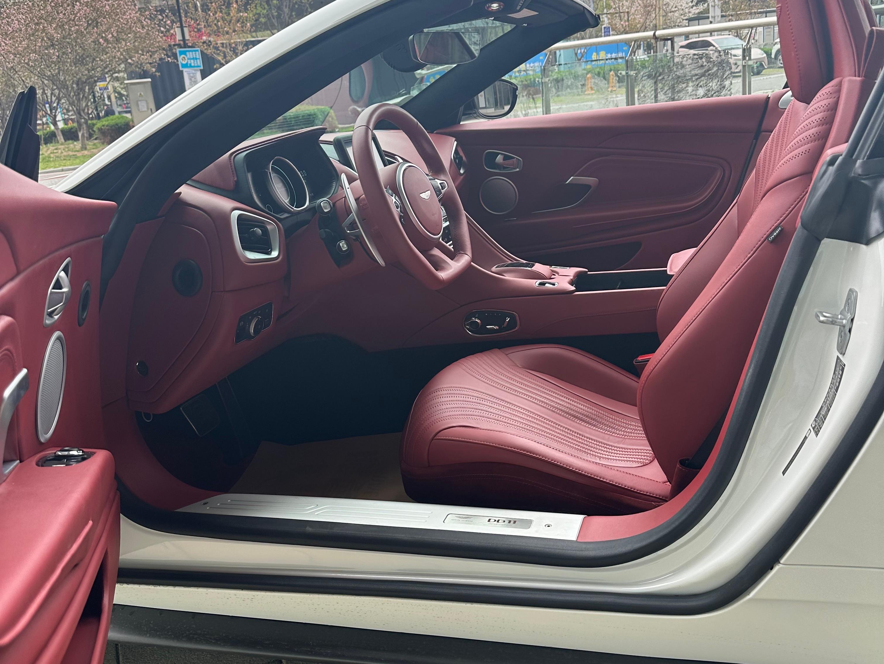 二手阿斯顿·马丁 DB11 冰川白/红色 2023款 4.0T V8 Volante