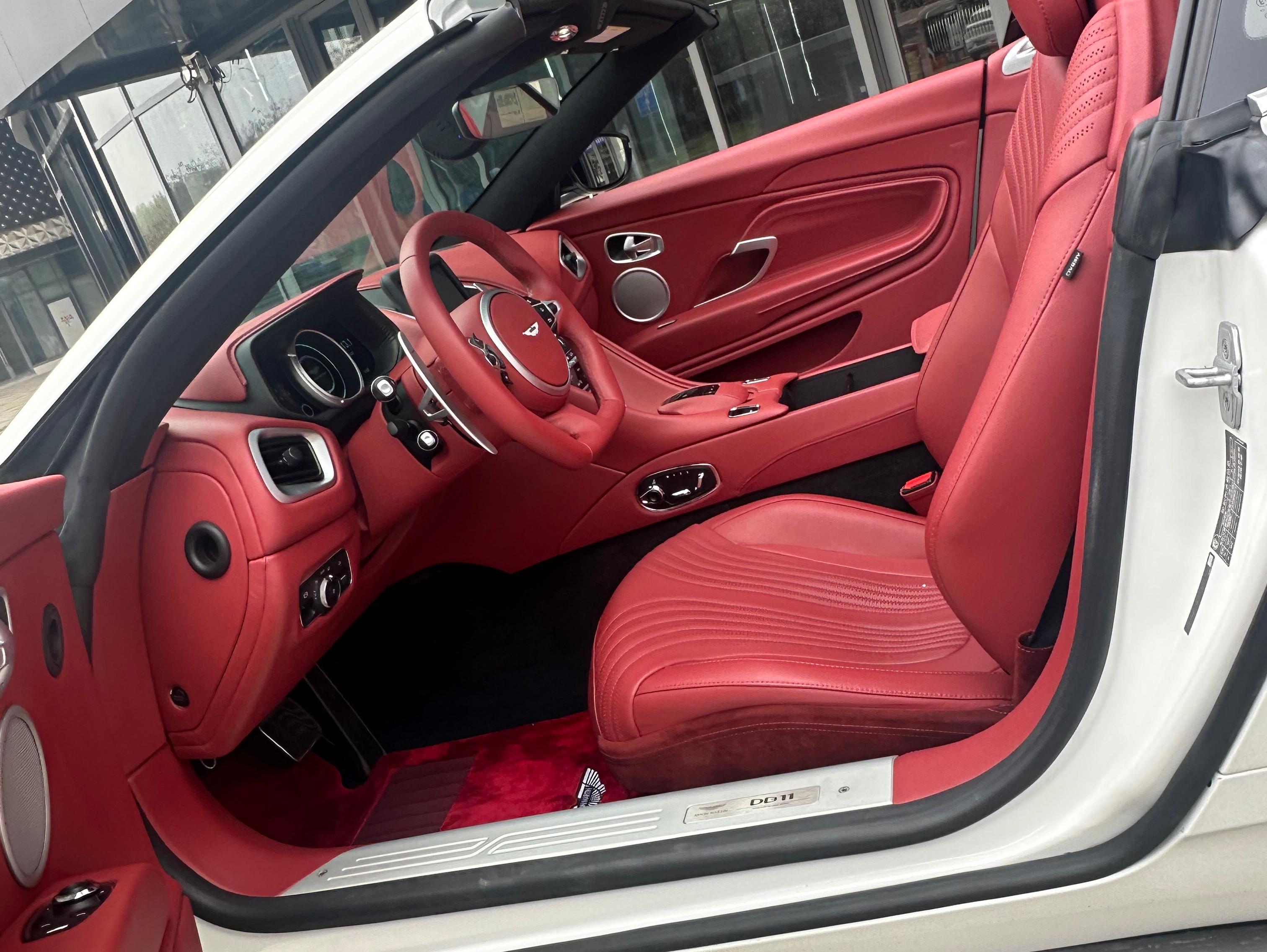 二手阿斯顿·马丁 DB11 冰川白/红色 2023款 4.0T V8 Volante
