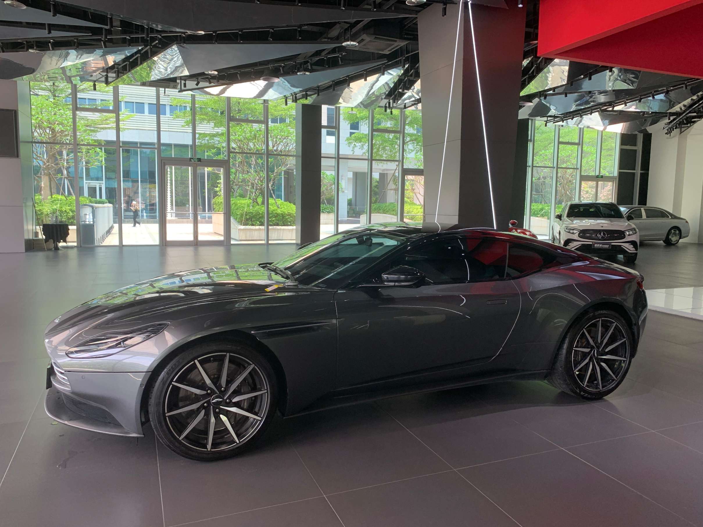 二手阿斯顿·马丁 DB11 灰色/黑色 2019款 4.0T V8 Coupe