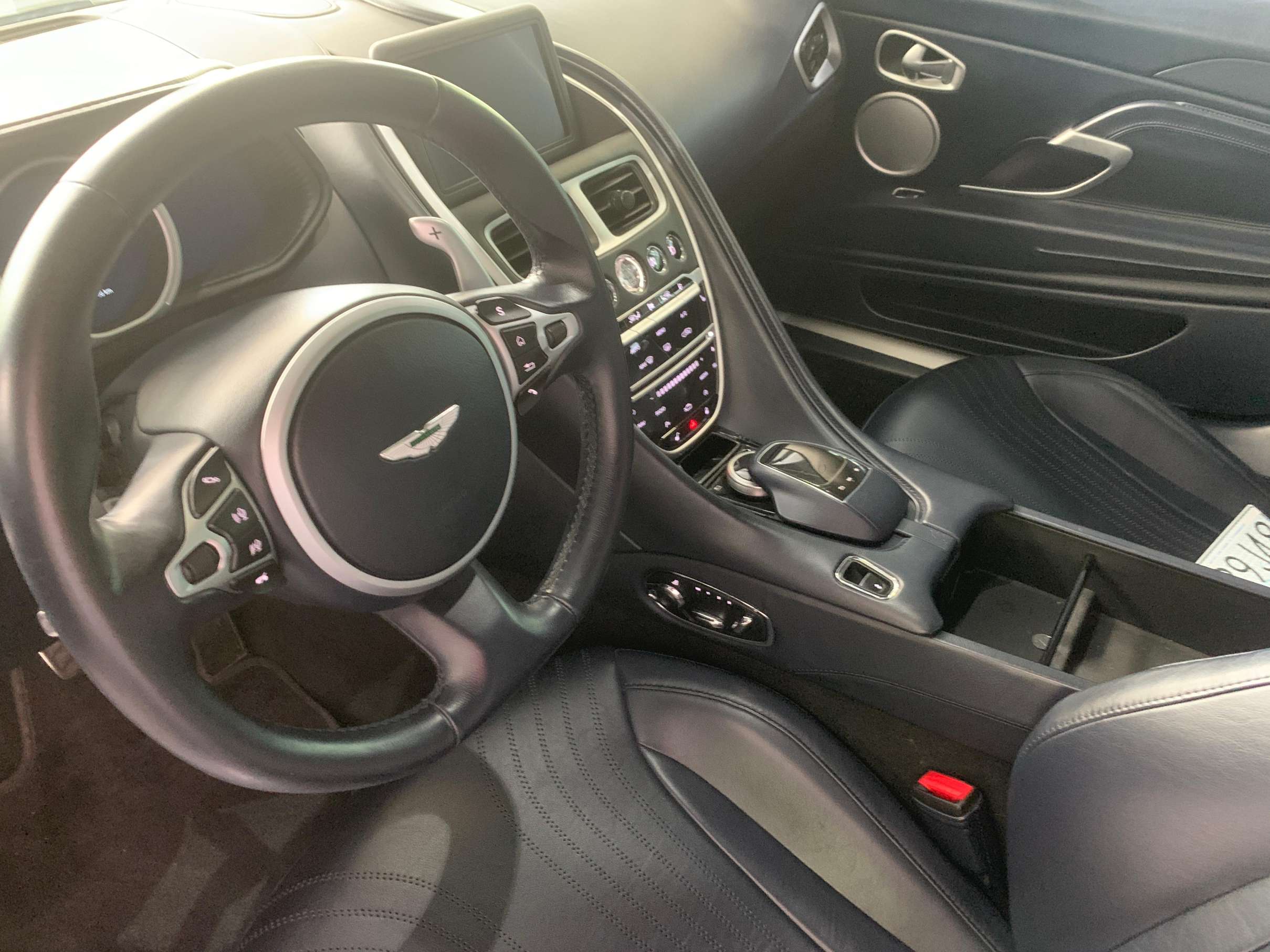 二手阿斯顿·马丁 DB11 灰色/黑色 2019款 4.0T V8 Coupe