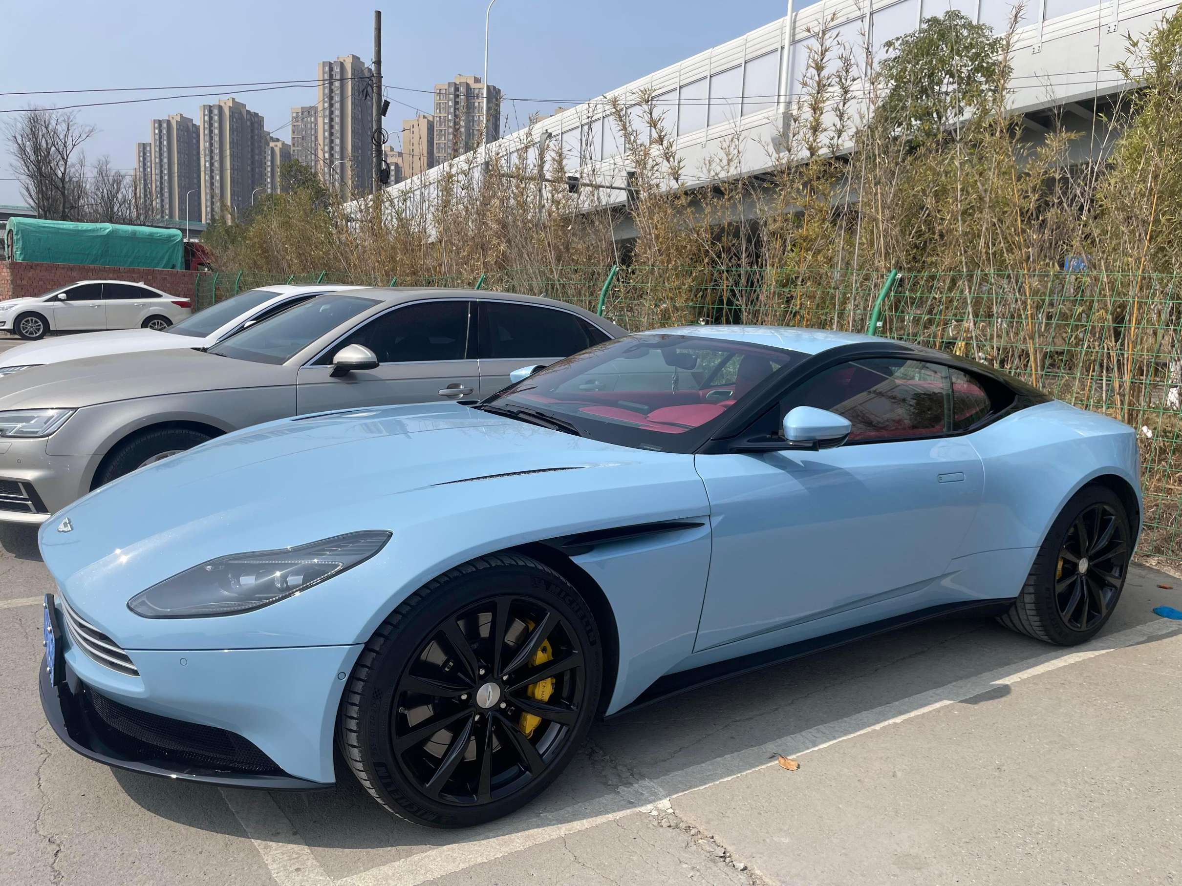 二手阿斯顿·马丁 DB11 蓝色/红色 2019款 4.0T V8 Coupe
