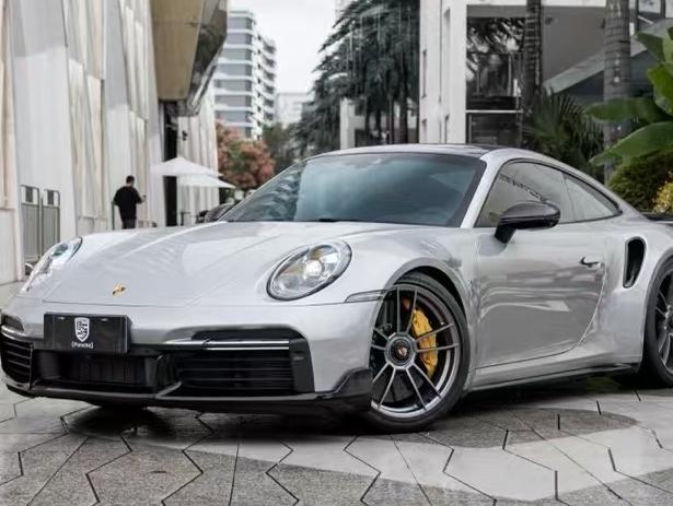 二手保时捷 911 银色/红色 2022款 TurboS 3.7T