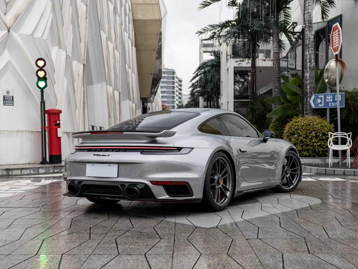二手保时捷 911 银色/红色 2022款 TurboS 3.7T