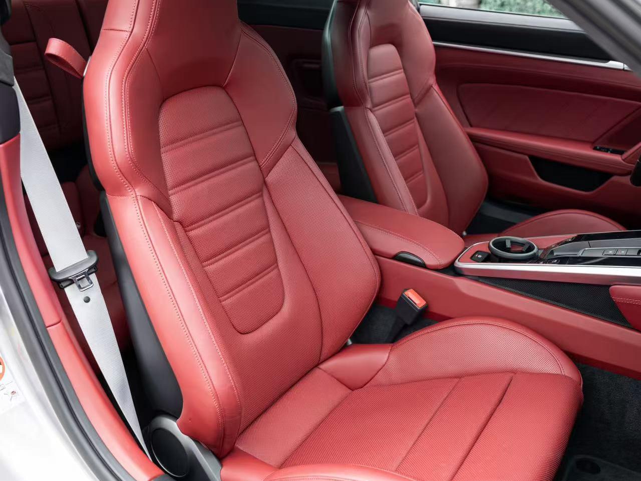 二手保时捷 911 银色/红色 2022款 TurboS 3.7T
