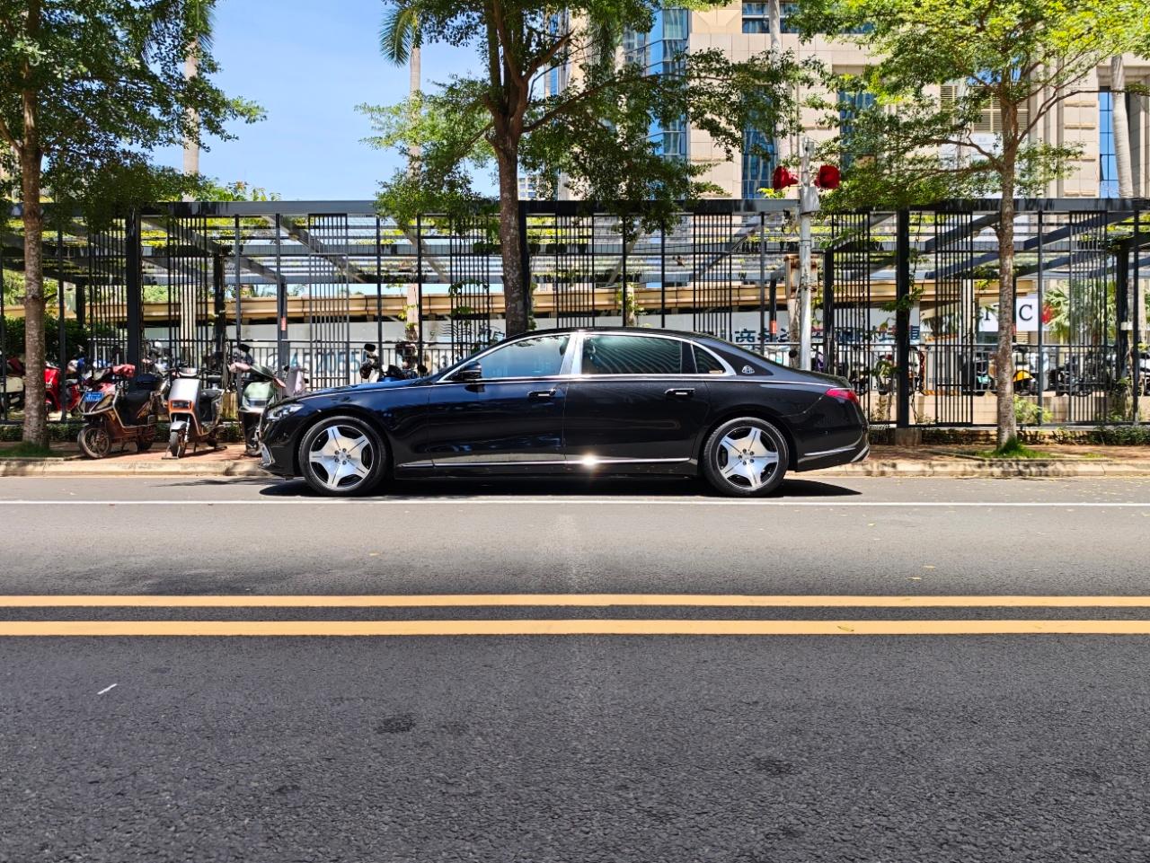 二手奔驰 迈巴赫S级 黑色/棕色 2021款 S480 4MATIC