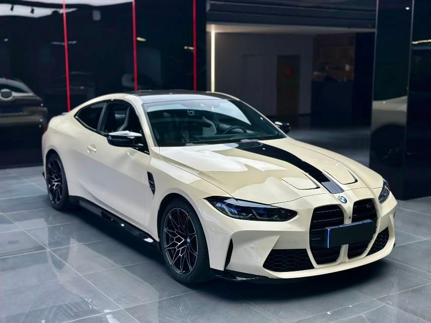 二手宝马 M系 黑色/白色 2022款 M4双门轿跑车 M xDrive 雷霆版