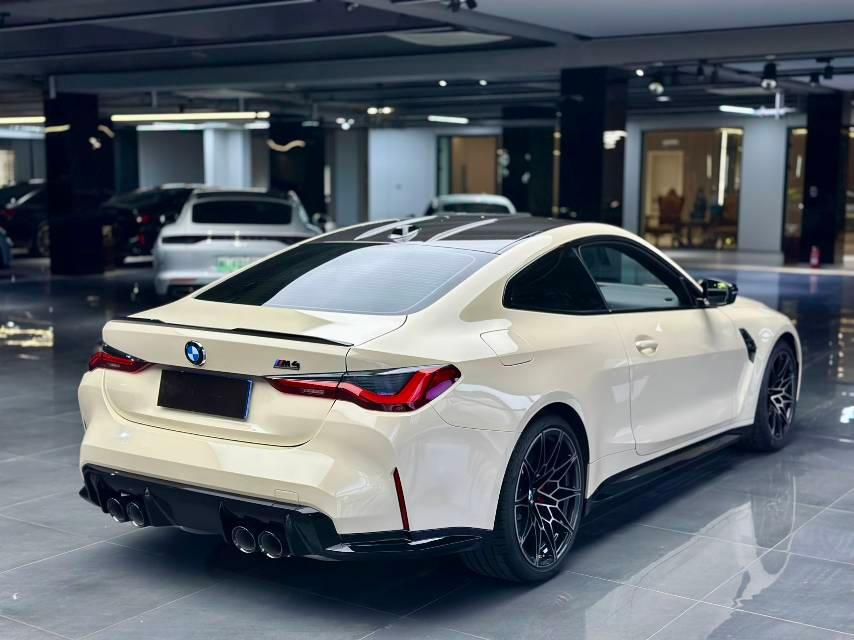 二手宝马 M系 黑色/白色 2022款 M4双门轿跑车 M xDrive 雷霆版
