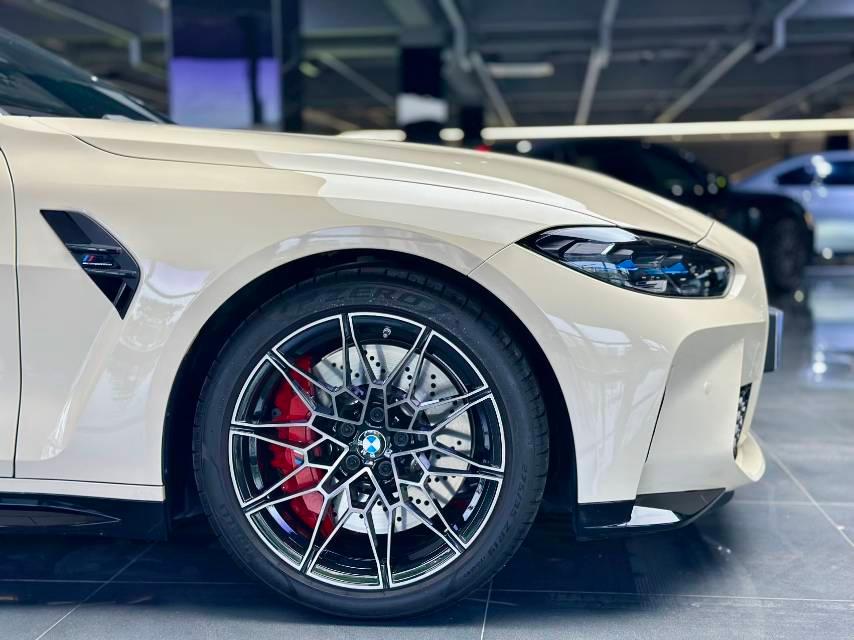 二手宝马 M系 黑色/白色 2022款 M4双门轿跑车 M xDrive 雷霆版