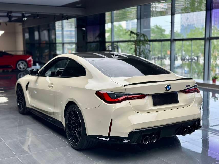 二手宝马 M系 黑色/白色 2022款 M4双门轿跑车 M xDrive 雷霆版