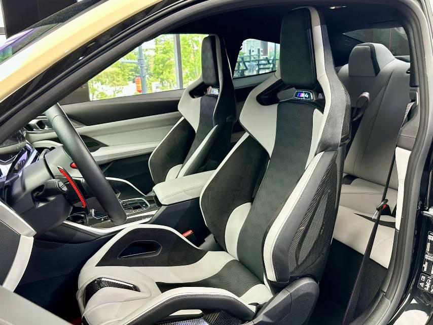 二手宝马 M系 黑色/白色 2022款 M4双门轿跑车 M xDrive 雷霆版