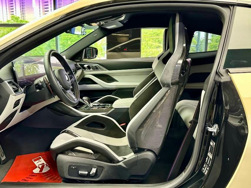 二手宝马 M系 黑色/白色 2022款 M4双门轿跑车 M xDrive 雷霆版
