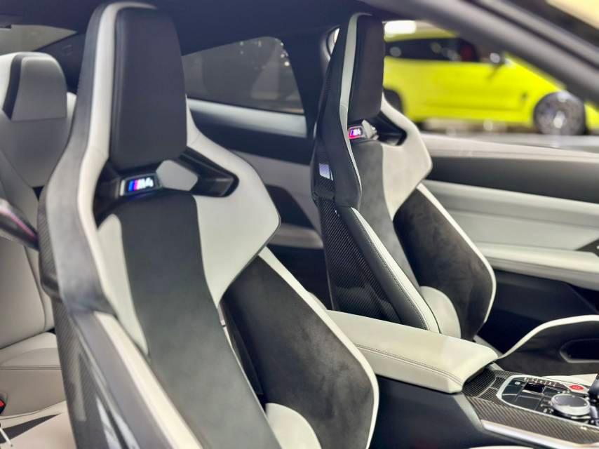 二手宝马 M系 黑色/白色 2022款 M4双门轿跑车 M xDrive 雷霆版