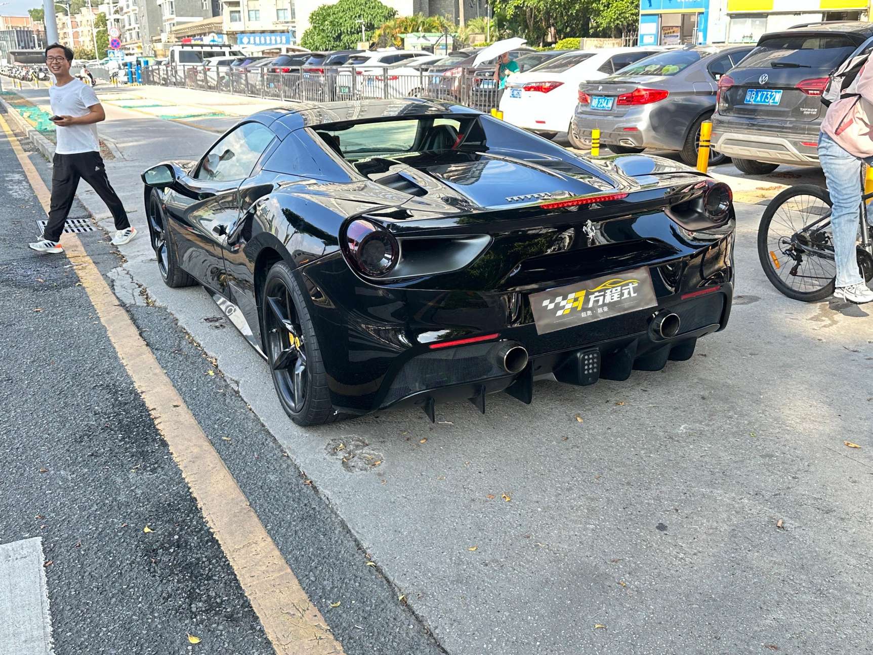二手法拉利 488 黑色/红色 2015款 488 Spider