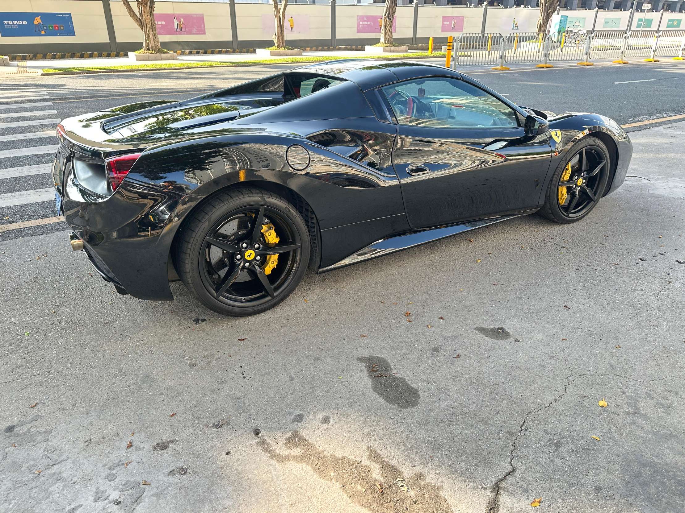 二手法拉利 488 黑色/红色 2015款 488 Spider