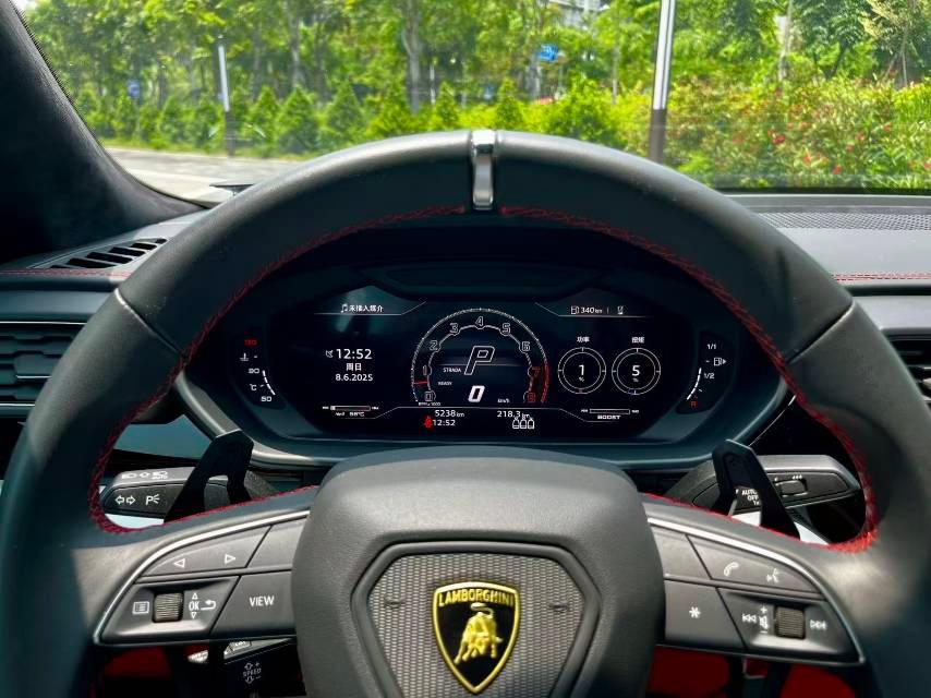 二手兰博基尼 Urus 银色/黑色 2021款 4.0T V8