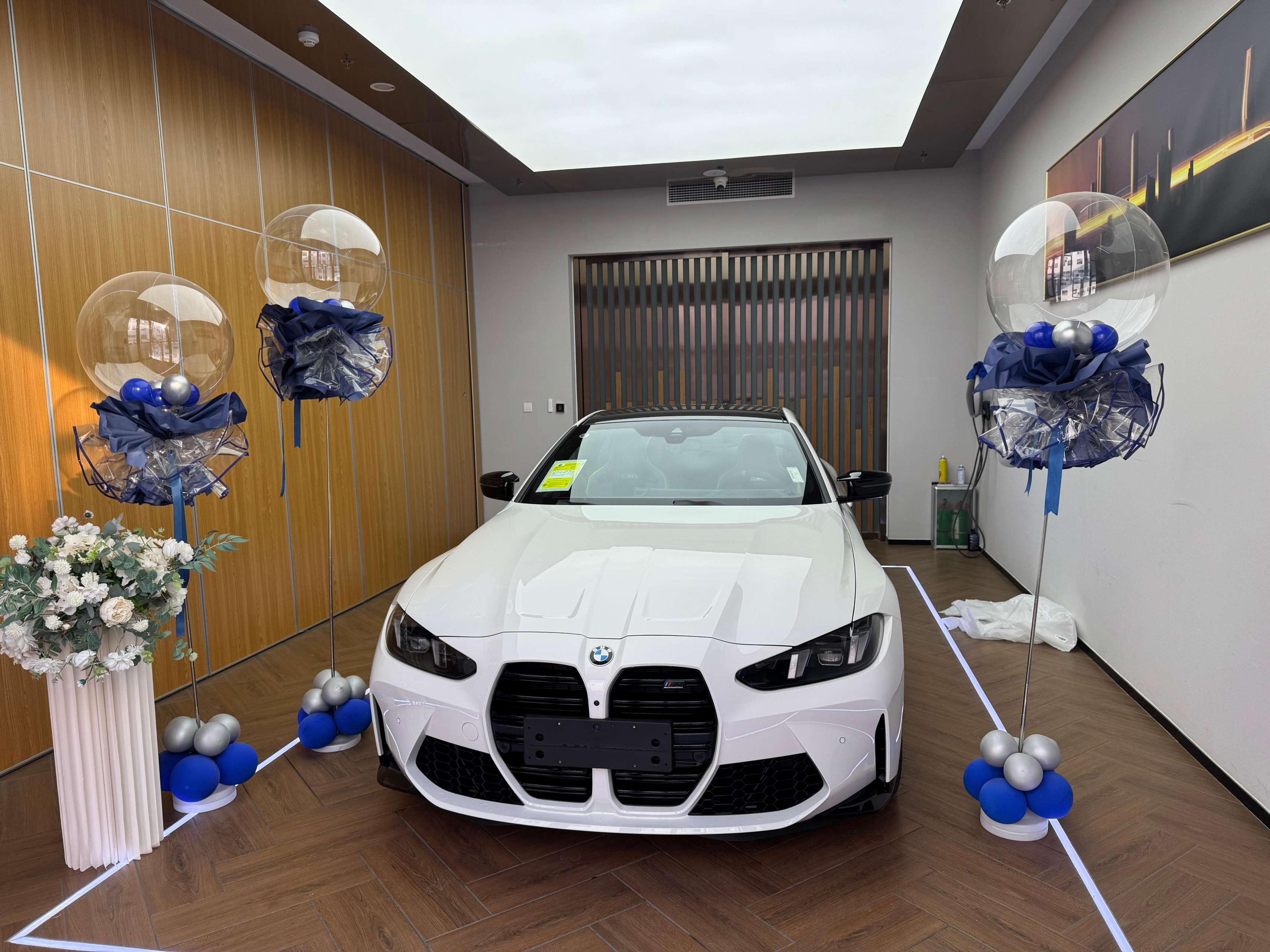 二手宝马 M系 白色/蓝黑 M4 xDrive 雷霆版  中规版