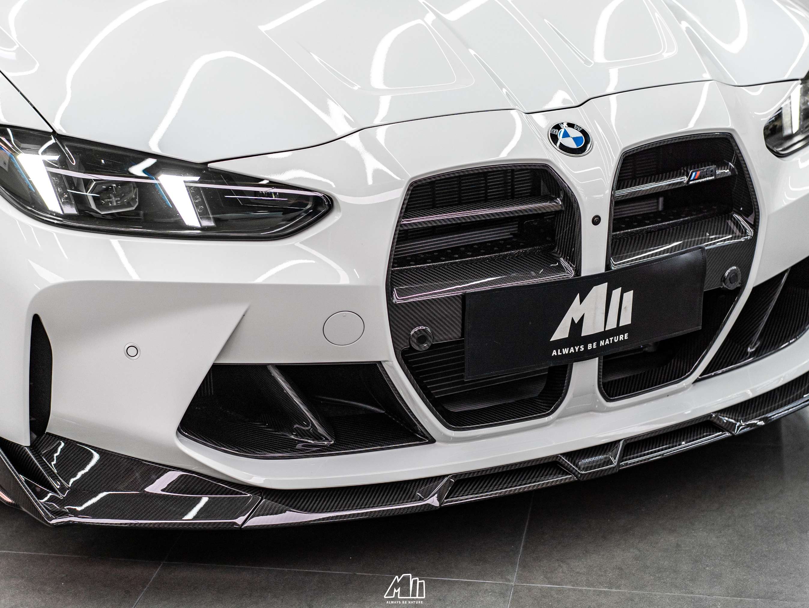 二手宝马 M系 白色/蓝黑 M4 xDrive 雷霆版 中规版