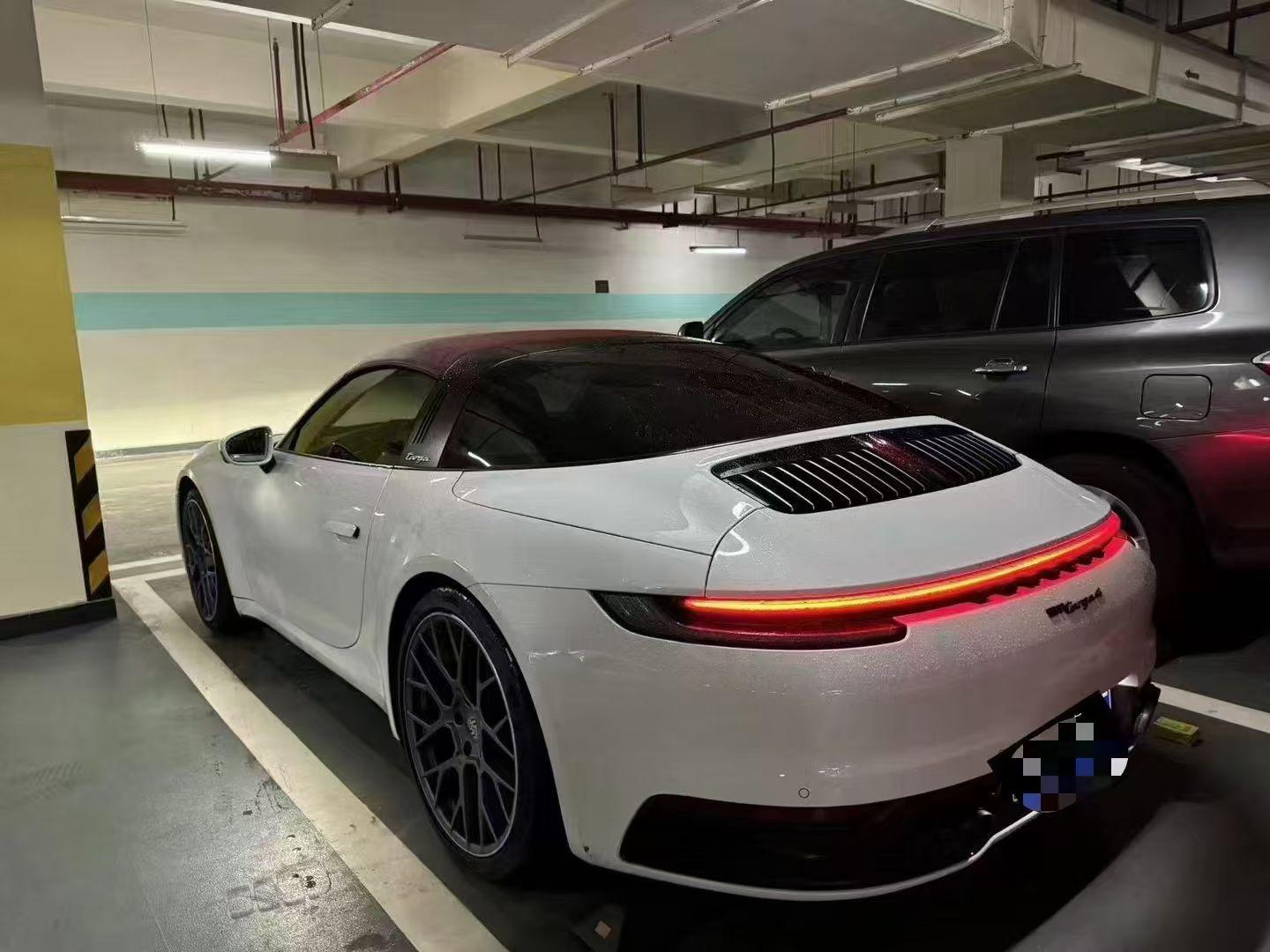 二手保时捷 911 细花白/波尔多红 2022款 Targa 4 3.0T