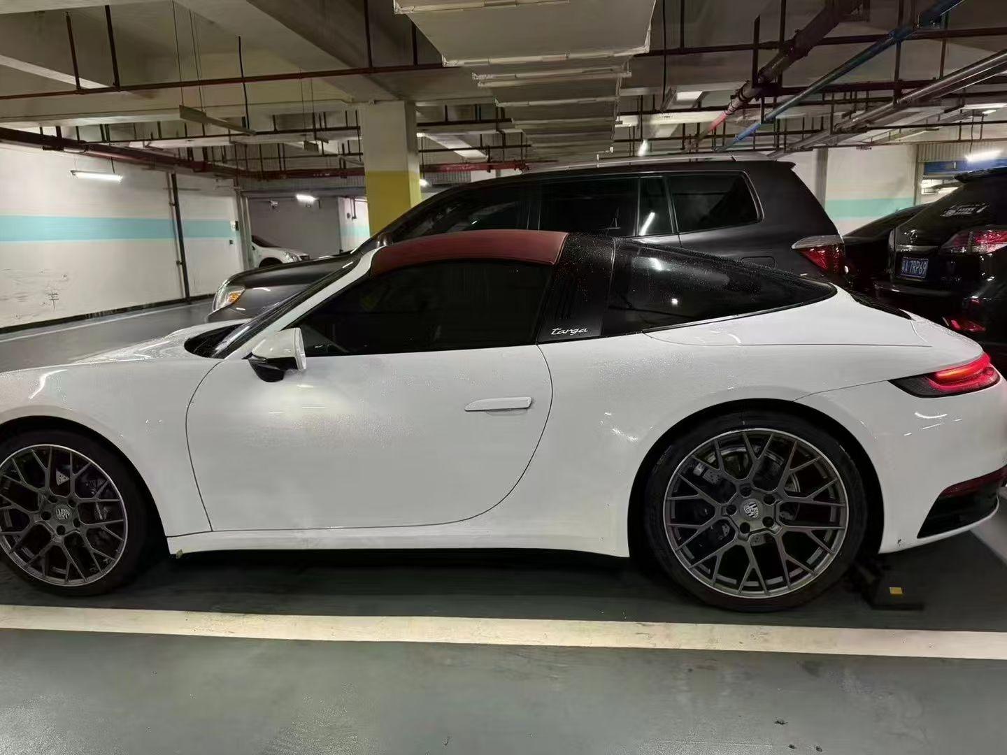 二手保时捷 911 细花白/波尔多红 2022款 Targa 4 3.0T