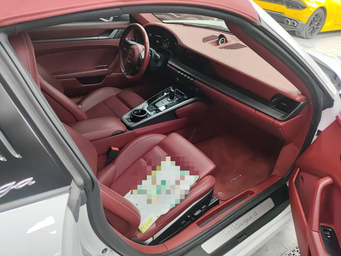 二手保时捷 911 细花白/波尔多红 2022款 Targa 4 3.0T