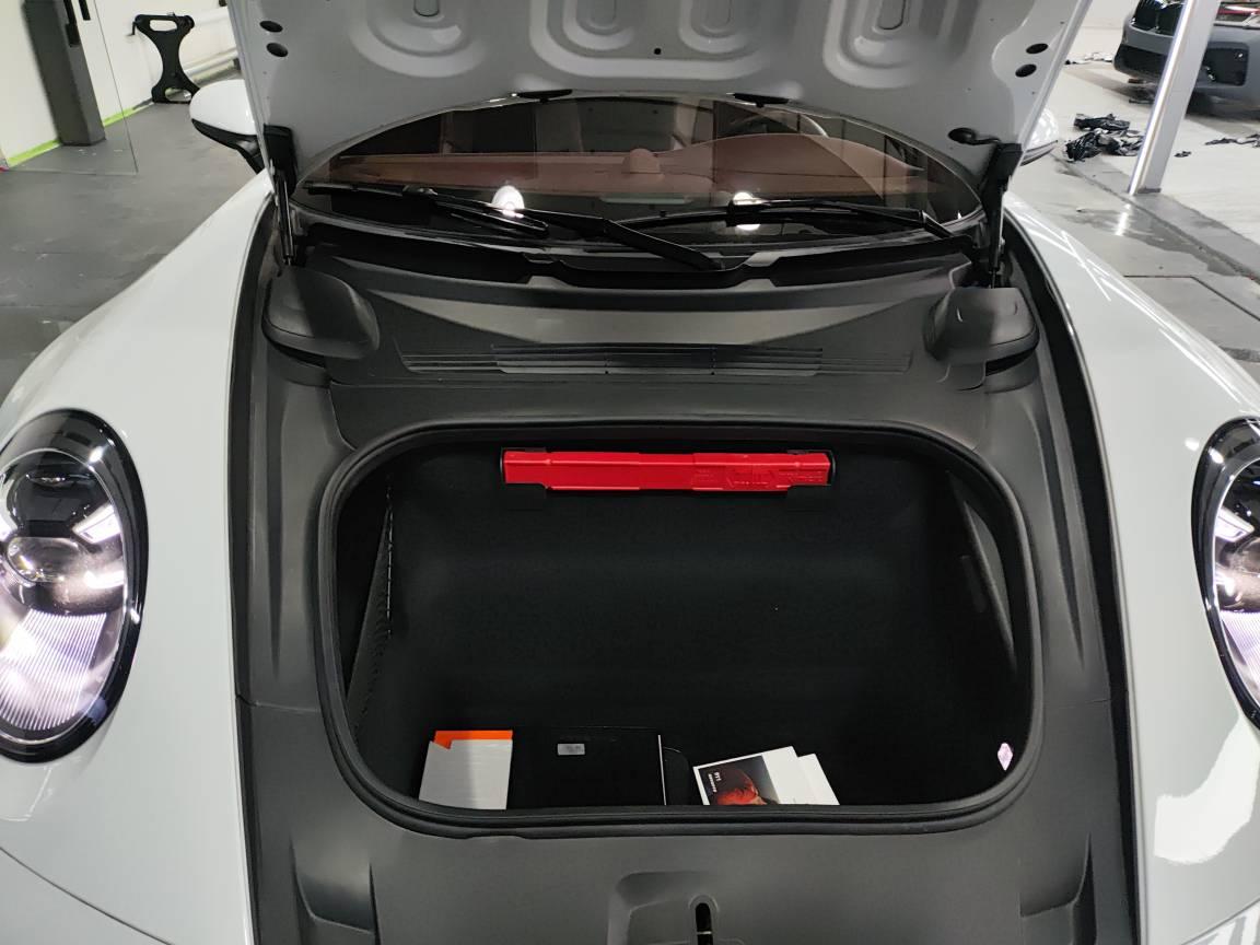 二手保时捷 911 细花白/波尔多红 2022款 Targa 4 3.0T