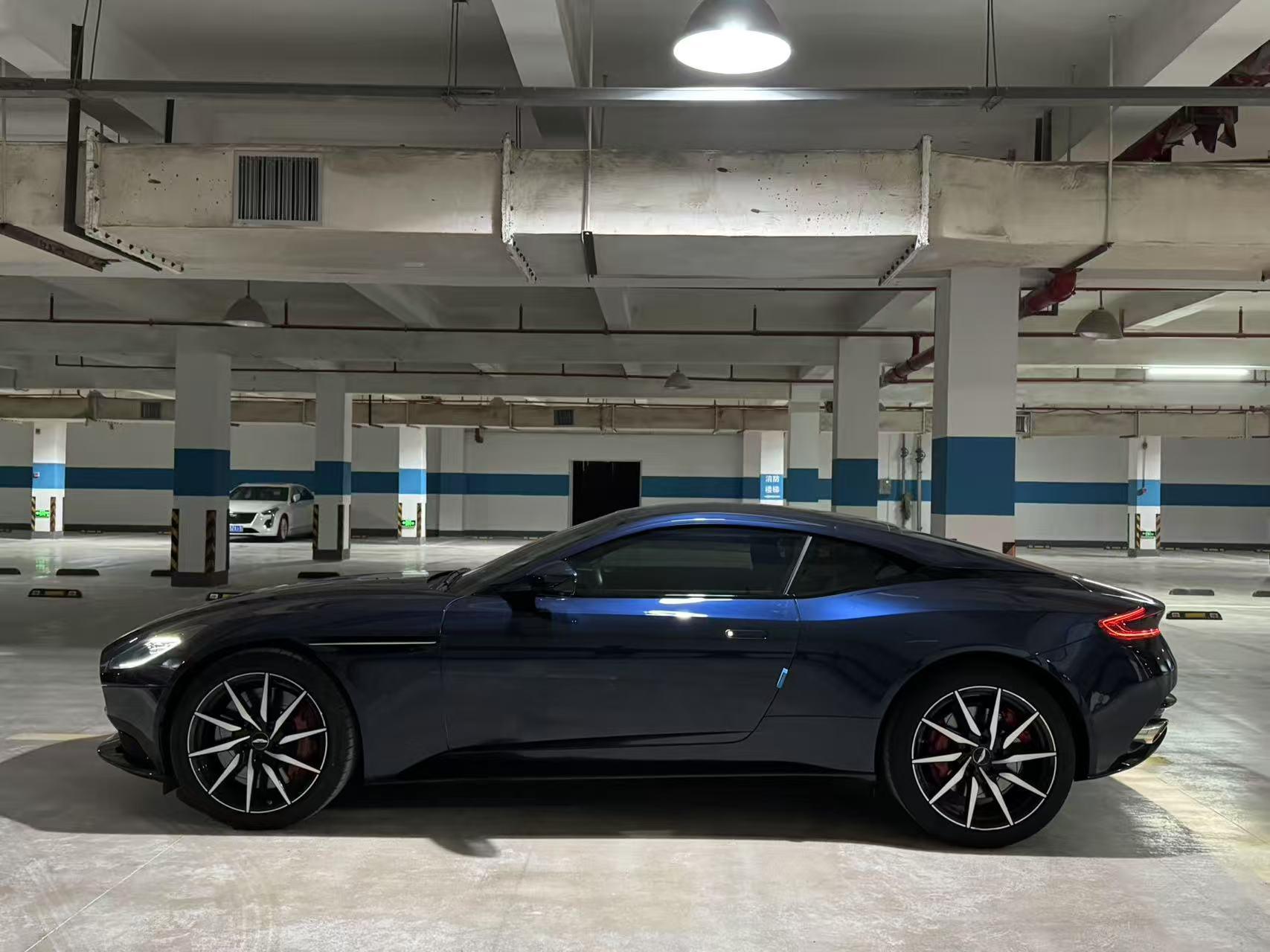 二手阿斯顿·马丁 DB11 蓝色/黑色 2020款 4.0T V8 Coupe