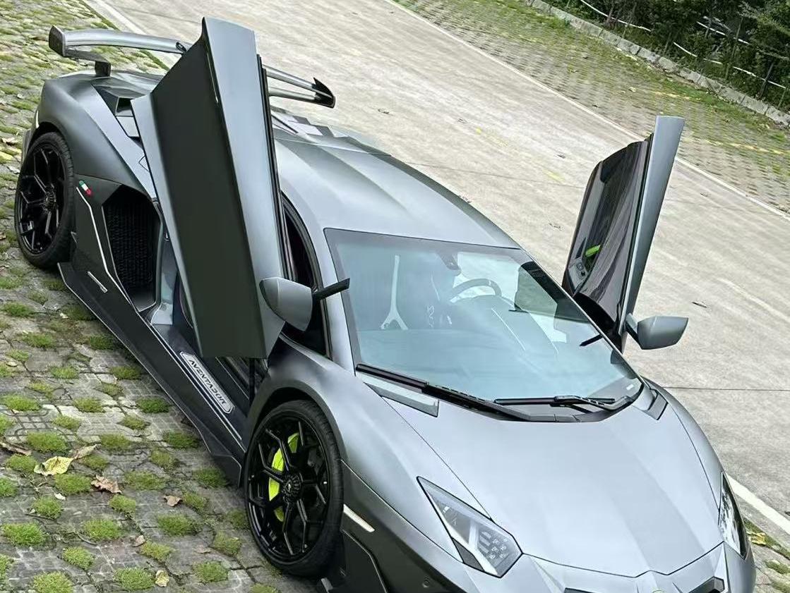 二手兰博基尼 Aventador 灰色/黑色 2011款 LP 700-4