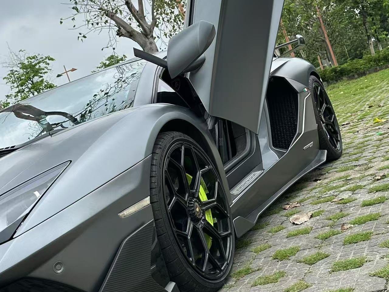 二手兰博基尼 Aventador 灰色/黑色 2011款 LP 700-4