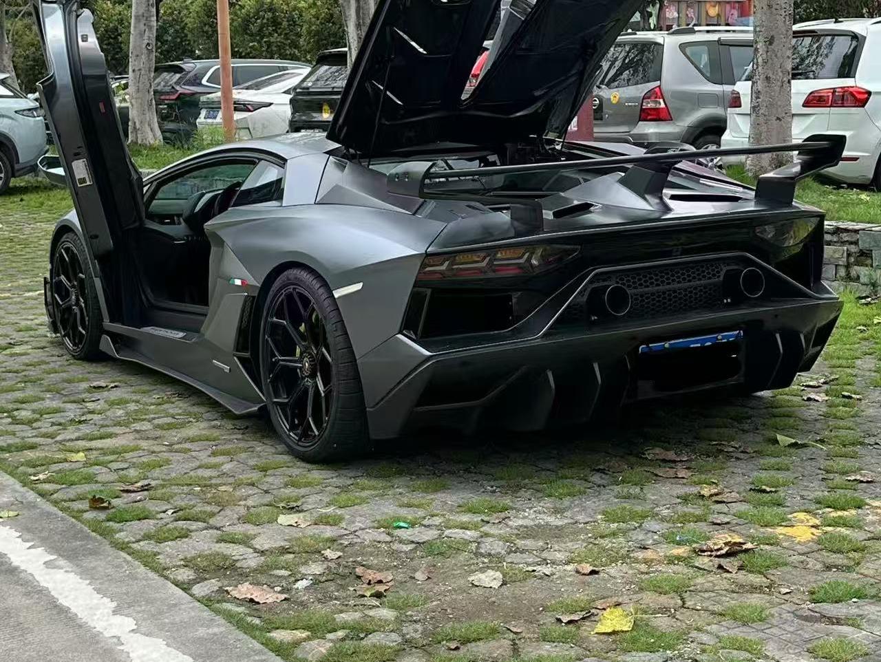二手兰博基尼 Aventador 灰色/黑色 2011款 LP 700-4