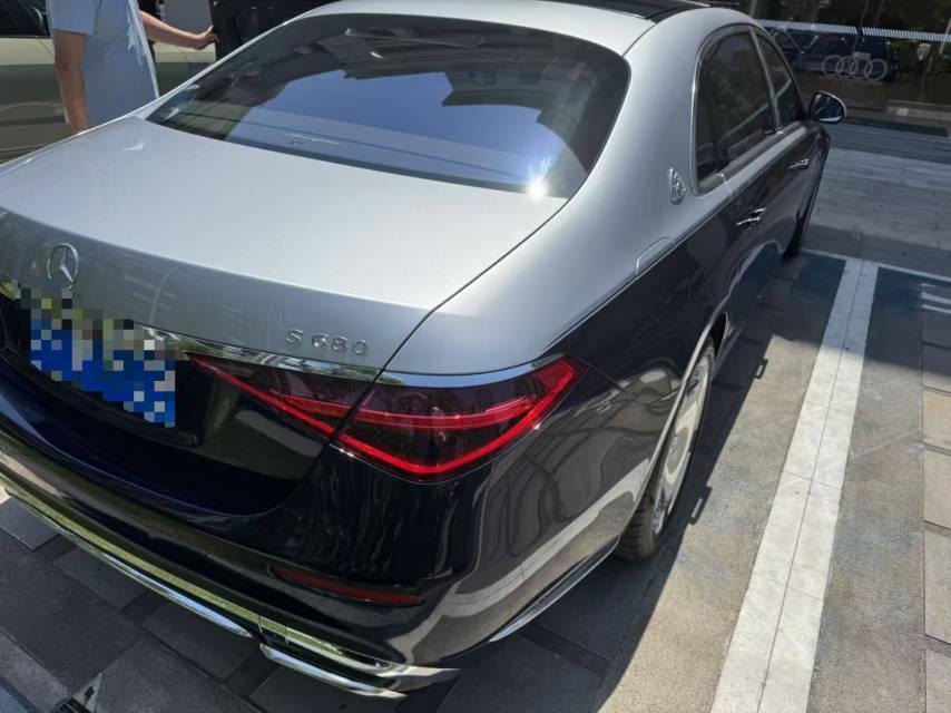 二手奔驰 迈巴赫S级 黑/银双拼/蓝色 S680 4MATIC 中规版