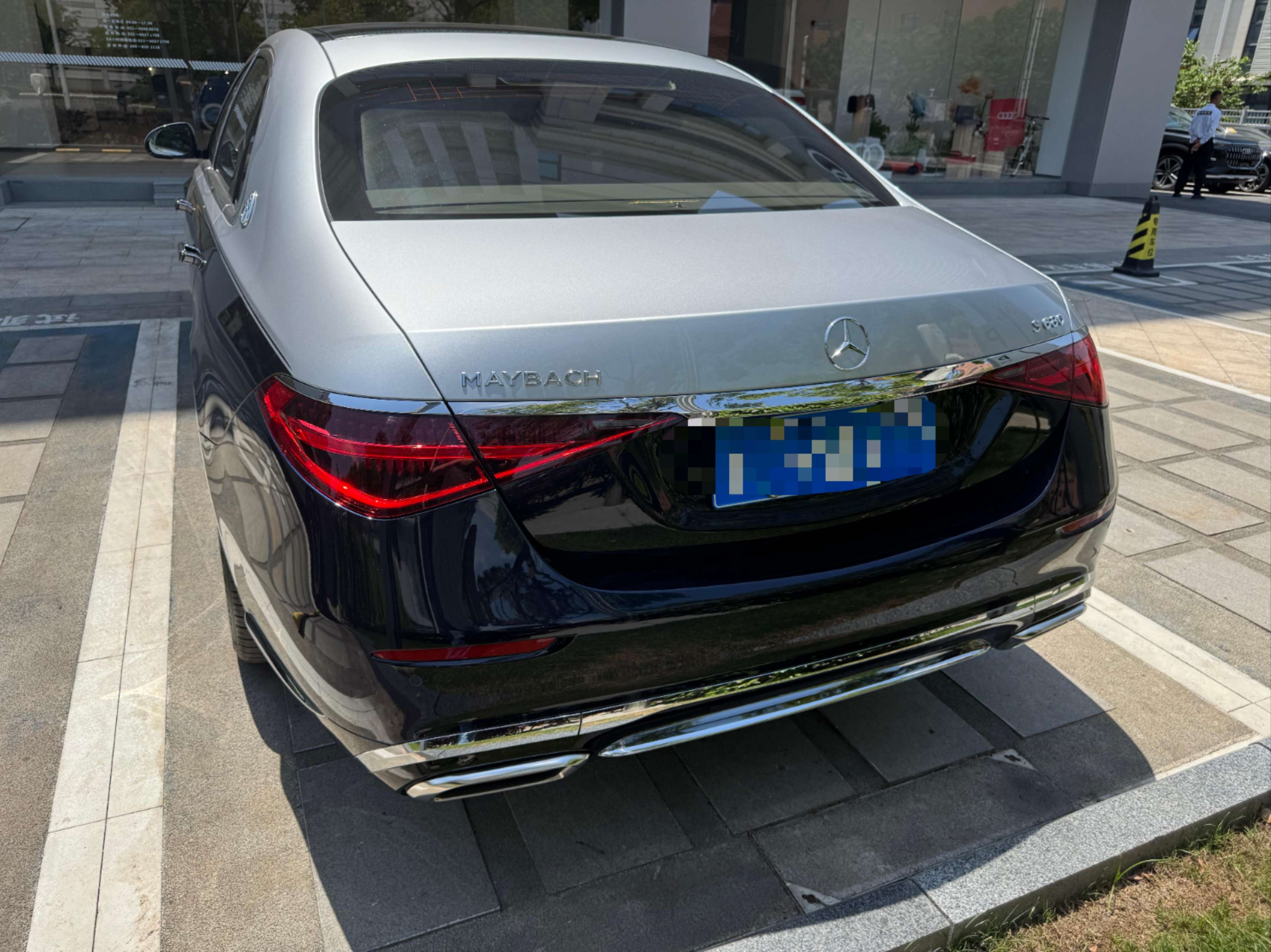 二手奔驰 迈巴赫S级 黑/银双拼/蓝色 S680 4MATIC 中规版