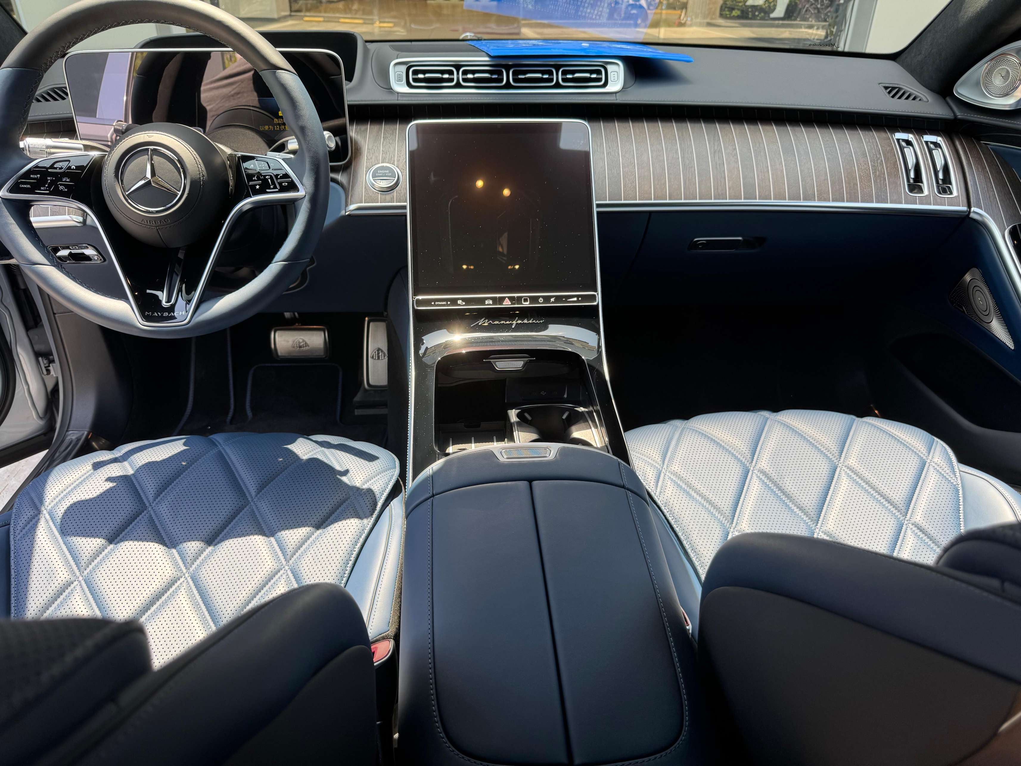 二手奔驰 迈巴赫S级 黑/银双拼/蓝色 S680 4MATIC 中规版