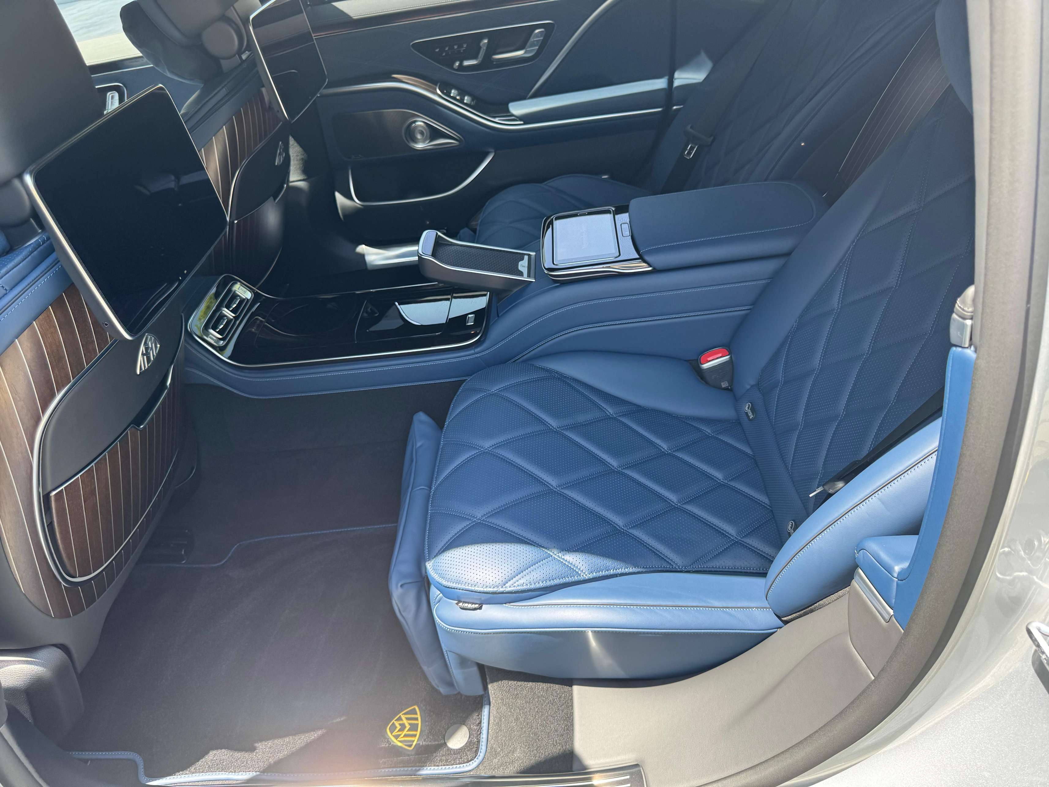 二手奔驰 迈巴赫S级 黑/银双拼/蓝色 S680 4MATIC 中规版